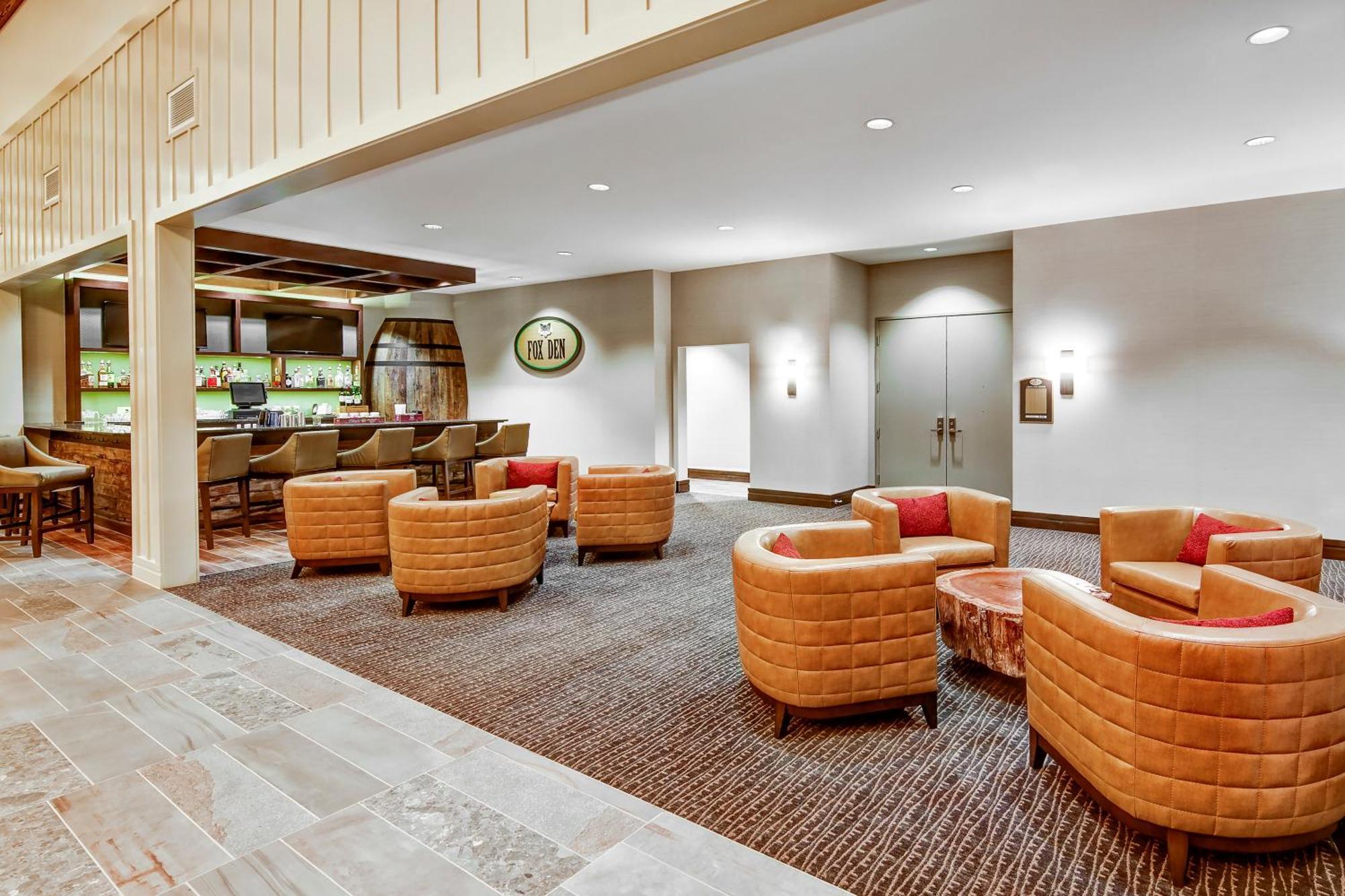 Black Fox Pigeon Forge, Tapestry Collection By Hilton Hotel