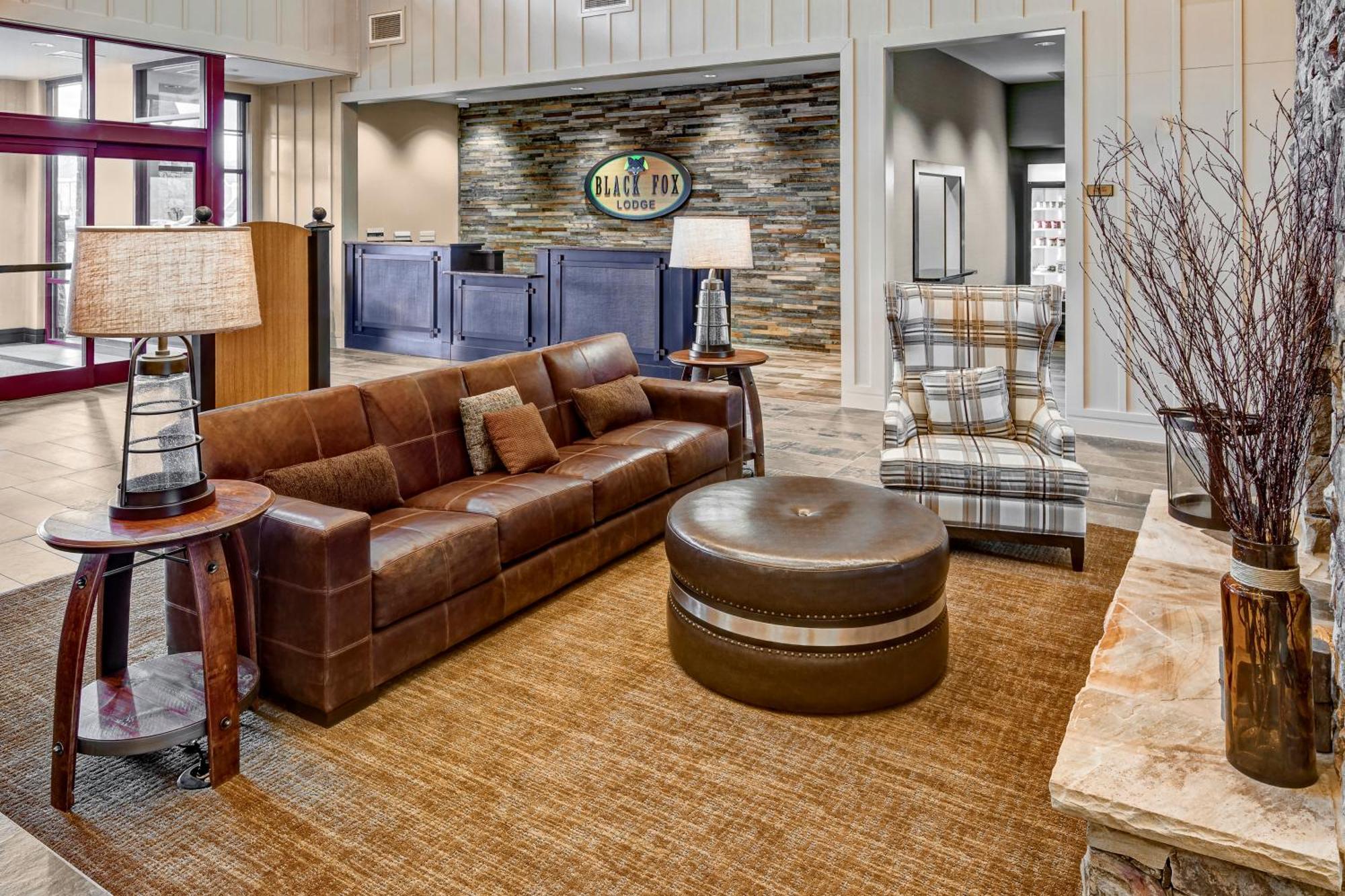 Black Fox Pigeon Forge, Tapestry Collection By Hilton Hotel Pigeon Forge